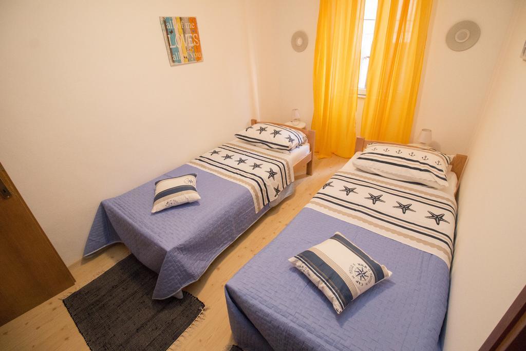 Apartment Piazza Antica Rovinj Exteriör bild
