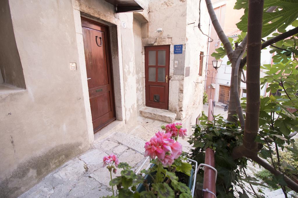 Apartment Piazza Antica Rovinj Exteriör bild
